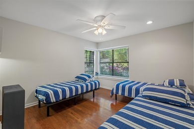 Stunning LAKEFRONT 4BD-3.5BA home privately nestled on a - photo 26