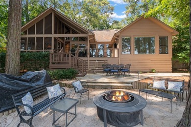 Stunning LAKEFRONT 4BD-3.5BA home privately nestled on a - photo 31
