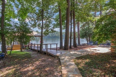 Stunning LAKEFRONT 4BD-3.5BA home privately nestled on a - photo 32
