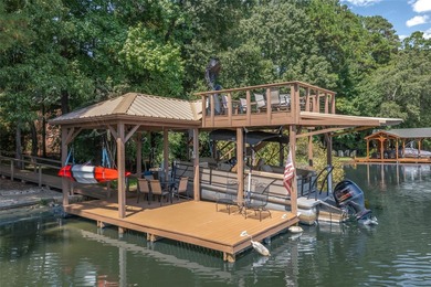 Stunning LAKEFRONT 4BD-3.5BA home privately nestled on a - photo 35