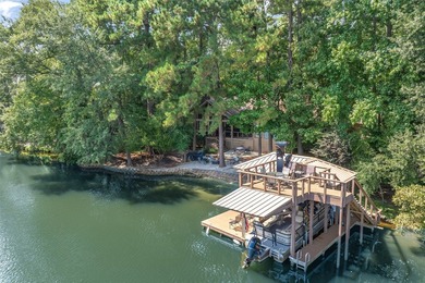 Stunning LAKEFRONT 4BD-3.5BA home privately nestled on a - photo 39