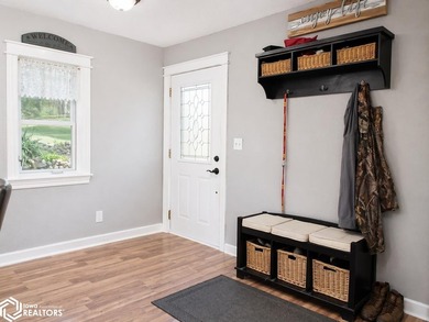 This charming lake cabin retreat at Sun Valley Lake offers the - photo 7