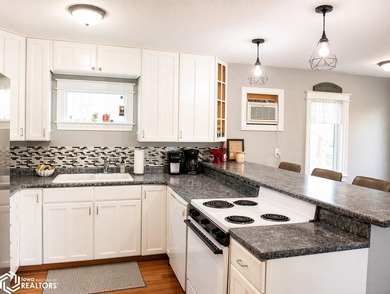 This charming lake cabin retreat at Sun Valley Lake offers the - photo 8