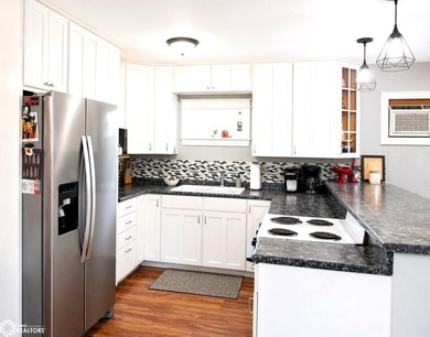 This charming lake cabin retreat at Sun Valley Lake offers the - photo 9