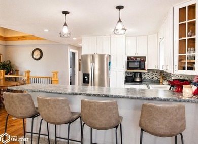 This charming lake cabin retreat at Sun Valley Lake offers the - photo 10