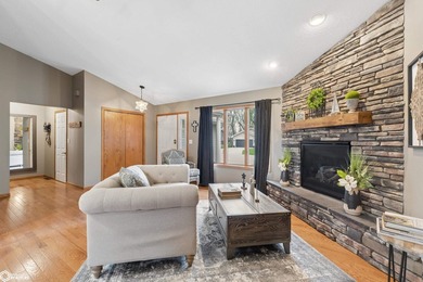 Beautifully updated and perfectly situated on Woodlane Drive - photo 7