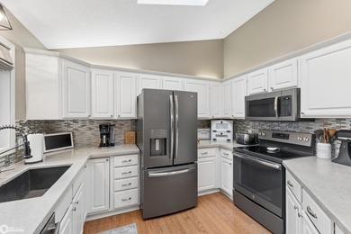 Beautifully updated and perfectly situated on Woodlane Drive - photo 8