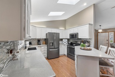 Beautifully updated and perfectly situated on Woodlane Drive - photo 10