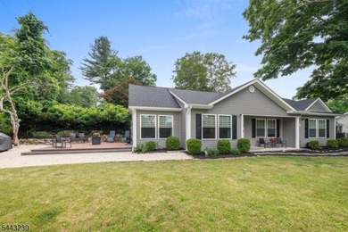 This is the Lakefront ranch you have been waiting for on Upper - photo 3