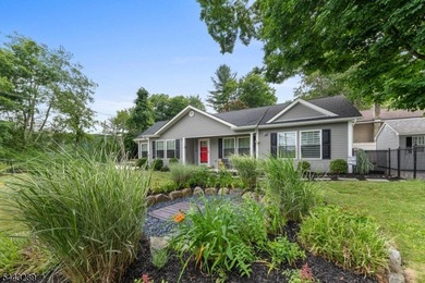 This is the Lakefront ranch you have been waiting for on Upper - photo 5