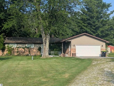 A welcoming 3 bedroom, 1 bath house on an acre just outside the - photo 6