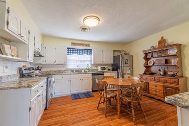 Welcome to this beautifully maintained brick ranch home - photo 11