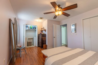 Welcome to this beautifully maintained brick ranch home - photo 18