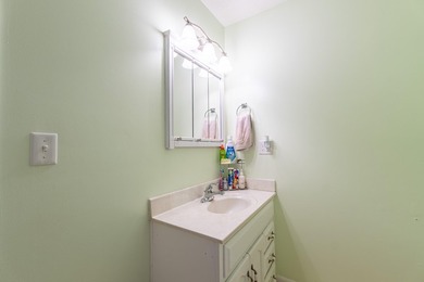 Welcome to this beautifully maintained brick ranch home - photo 21