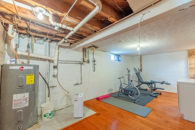 Welcome to this beautifully maintained brick ranch home - photo 28