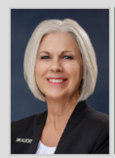 Kelly Toney with Cressy & Everett Real Estate in MI advertising on LakeHouse.com