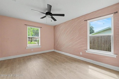 Absolutely adorable recently renovated home in Golf Cart - photo 20