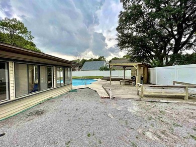 Welcome to this charming 3 bedroom, 2 bathroom home in the - photo 25