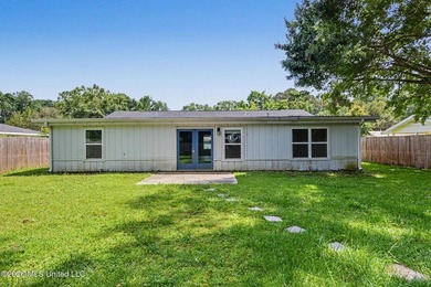 Absolutely adorable recently renovated home in Golf Cart - photo 27