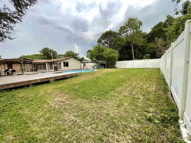 Welcome to this charming 3 bedroom, 2 bathroom home in the - photo 31