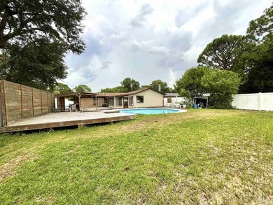 Welcome to this charming 3 bedroom, 2 bathroom home in the - photo 32