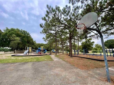 Welcome to this charming 3 bedroom, 2 bathroom home in the - photo 36