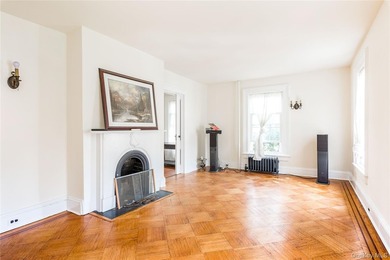 Vacant and Motivated Seller! Totally Renovated From Top to - photo 6