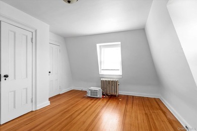 Vacant and Motivated Seller! Totally Renovated From Top to - photo 10