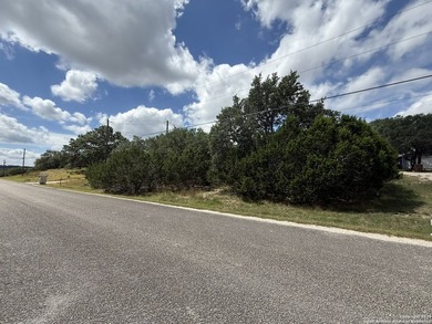Scenic lot featuring mature oak trees, ideally located just - photo 4