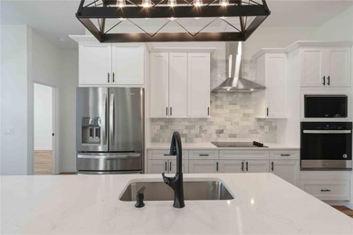 Welcome to your piece of paradise in the highly sought after - photo 15