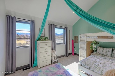 Welcome to 19 Aster Court--where modern design meets effortless - photo 21