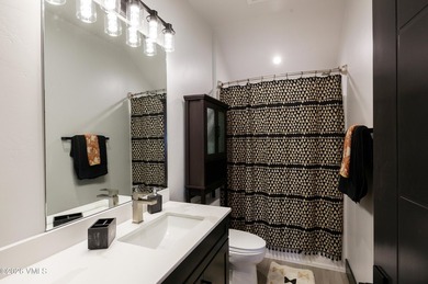 Welcome to 19 Aster Court--where modern design meets effortless - photo 31