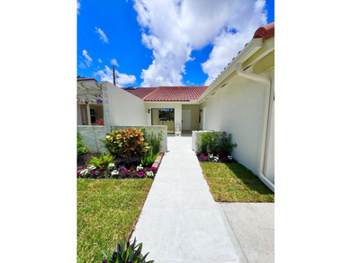 Move-in ready! Beautifully updated 2-bedroom, 2-bathroom CBS - photo 3