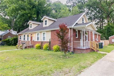 Beautiful, spacious 4 bedroom, 3 bathroom home. Located on the - photo 3
