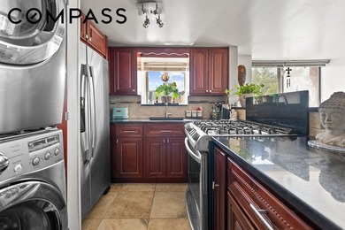 One-of-a-Kind Duplex Loft-Style 3 Bed / 2 Bath with Soaring - photo 3
