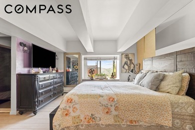 One-of-a-Kind Duplex Loft-Style 3 Bed / 2 Bath with Soaring - photo 5