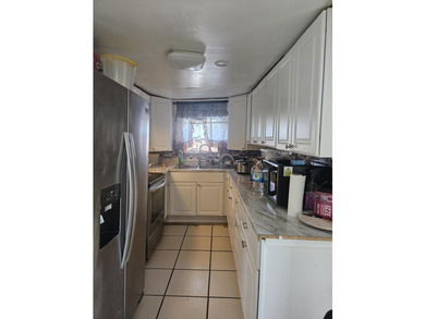 Investor's Dream! This three-bedroom, one-bathroom single story - photo 6