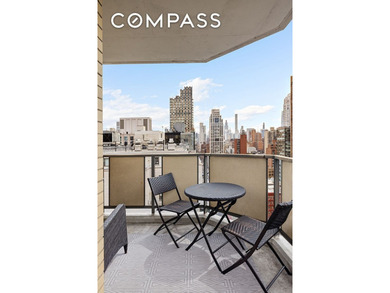 Gut renovated high-floor corner two bedroom with spectacular - photo 6