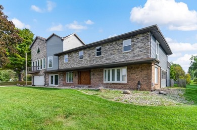 Beautiful 3-Story Home in a Gated Resort-Style Community! This - photo 2