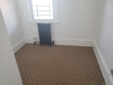 Three 3 bedrooms and 1-bathroom apartments. This is a cash-cow! - photo 17