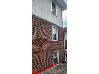 Three 3 bedrooms and 1-bathroom apartments. This is a cash-cow! - photo 22