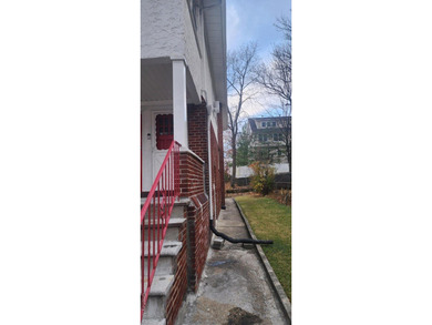 Three 3 bedrooms and 1-bathroom apartments. This is a cash-cow! - photo 23