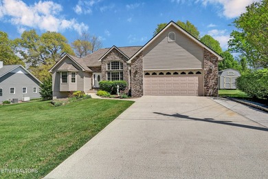 Come and view this Lake Tansi Treasure. Over 2,000 SF on Hole #9 - photo 2
