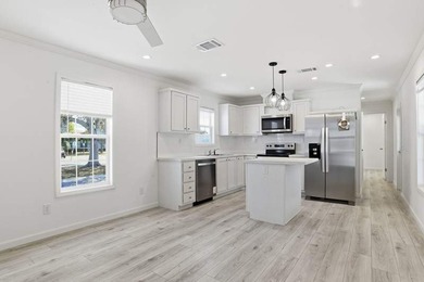 This cozy manufactured home in Tropical Haven offers 2 bedrooms - photo 4
