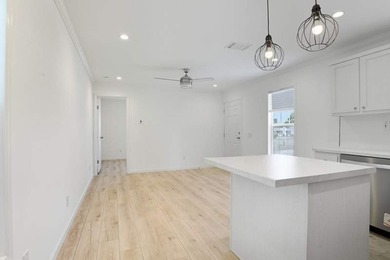 This cozy manufactured home in Tropical Haven offers 2 bedrooms - photo 7