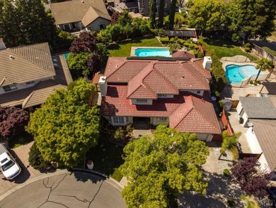 Spanning over 2,900 square feet this custom home delivers three - photo 2