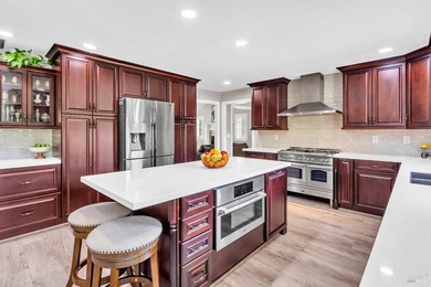 Spanning over 2,900 square feet this custom home delivers three - photo 5