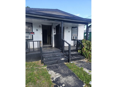 This Fort Pierce duplex is a fantastic fixer-upper opportunity - photo 2