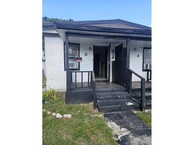 This Fort Pierce duplex is a fantastic fixer-upper opportunity - photo 3