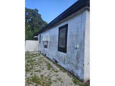 This Fort Pierce duplex is a fantastic fixer-upper opportunity - photo 5